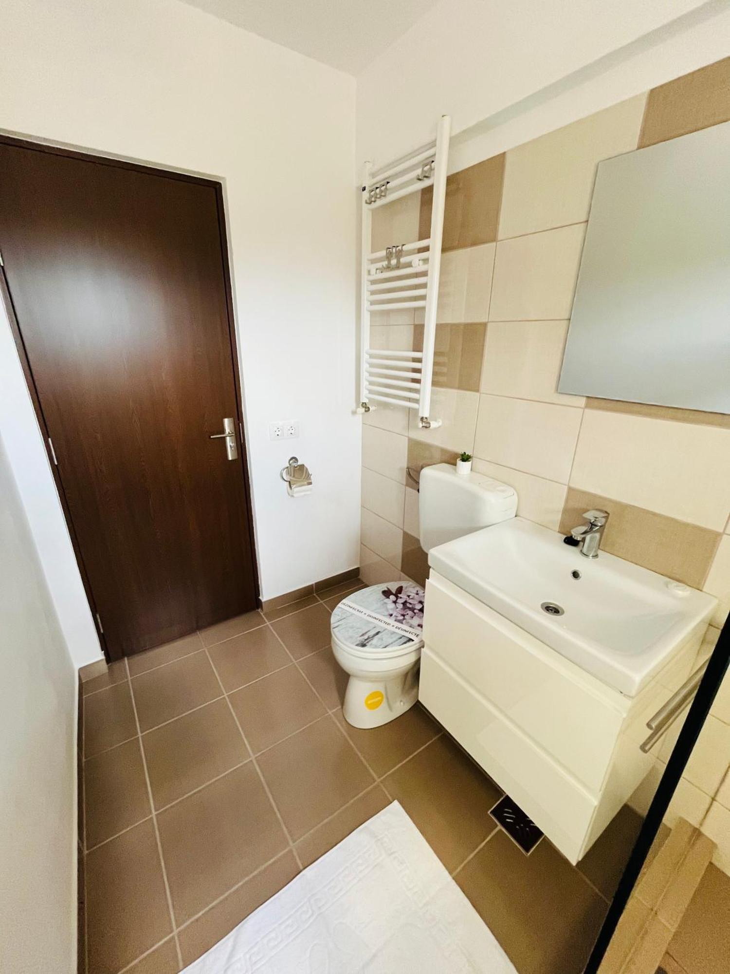 Green Apartaments Zărneşti Exterior foto